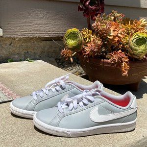 NIKE- Court Majestic Shoe